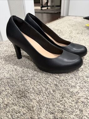 NEW Clarks Adriel Viola black leather pumps, 9.5
